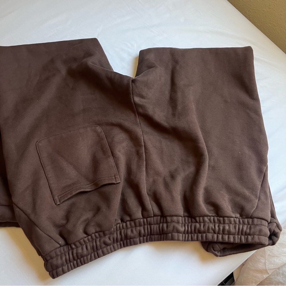 Mifland Brown Logo Text Font Graphic Elastic Waist Knit Jogger Sweat Pants — image 4 of 6